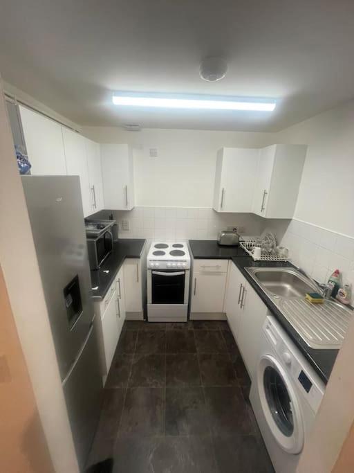 Lovely Spacious Entire 1 Bedroom Apartment - New Management 런던 외부 사진
