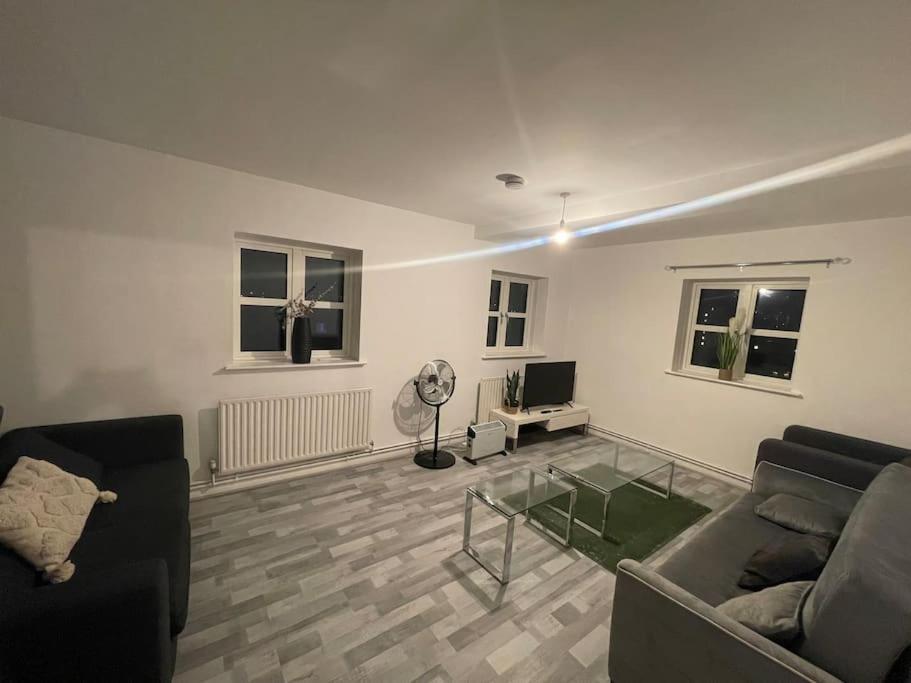 Lovely Spacious Entire 1 Bedroom Apartment - New Management 런던 외부 사진