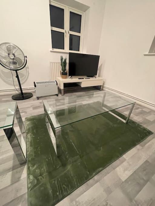 Lovely Spacious Entire 1 Bedroom Apartment - New Management 런던 외부 사진